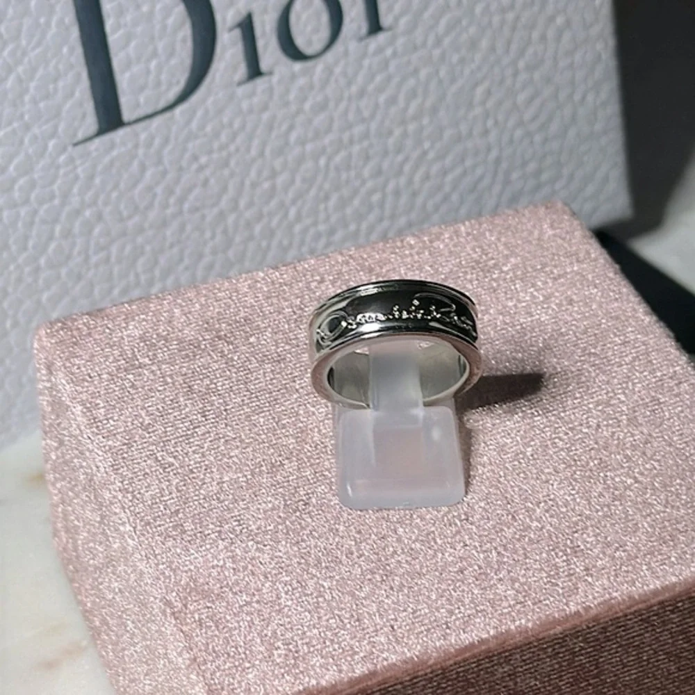 OSCAR DE LA RENTA • SIGNATURE RING | Silver Band Style Designer Ring EUC